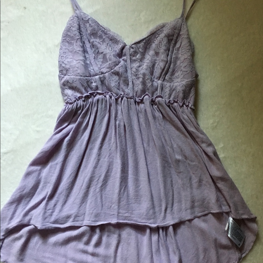 Lavender spaghetti strap cinched V-neck top 🌸